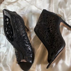 Vine Camuto heeled booties!